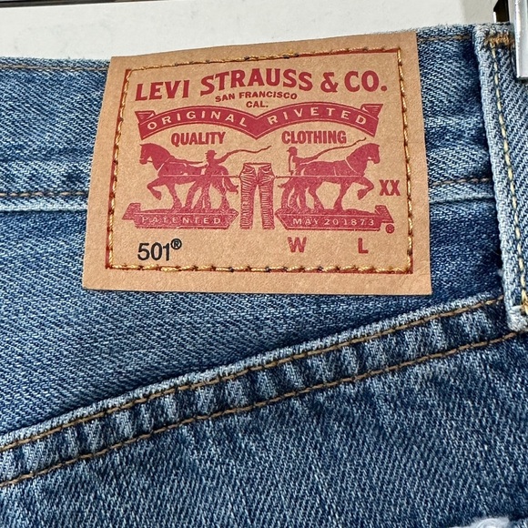 Levi’s || Woman’s 501 High Rise distressed blue jeans shorts size 26w - Picture 3 of 10